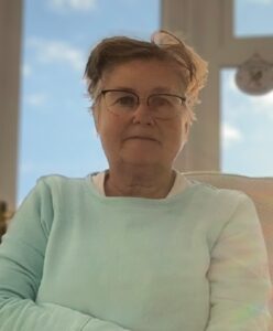 A photo of Lesley Lawrence tutor and mentor in Devon UK.